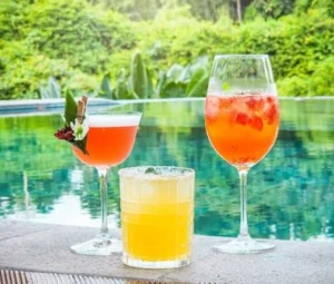 dunia-bar-di-bali-perbedaannya-dengan-jakarta-dan-rekomendasi-makanan-pendamping-koktail