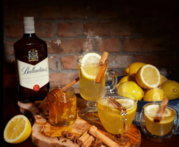 koktail-berbasis-whisky-dengan-perpaduan-madu-jahe-lemon-dan-aroma-smoky-yang-khas